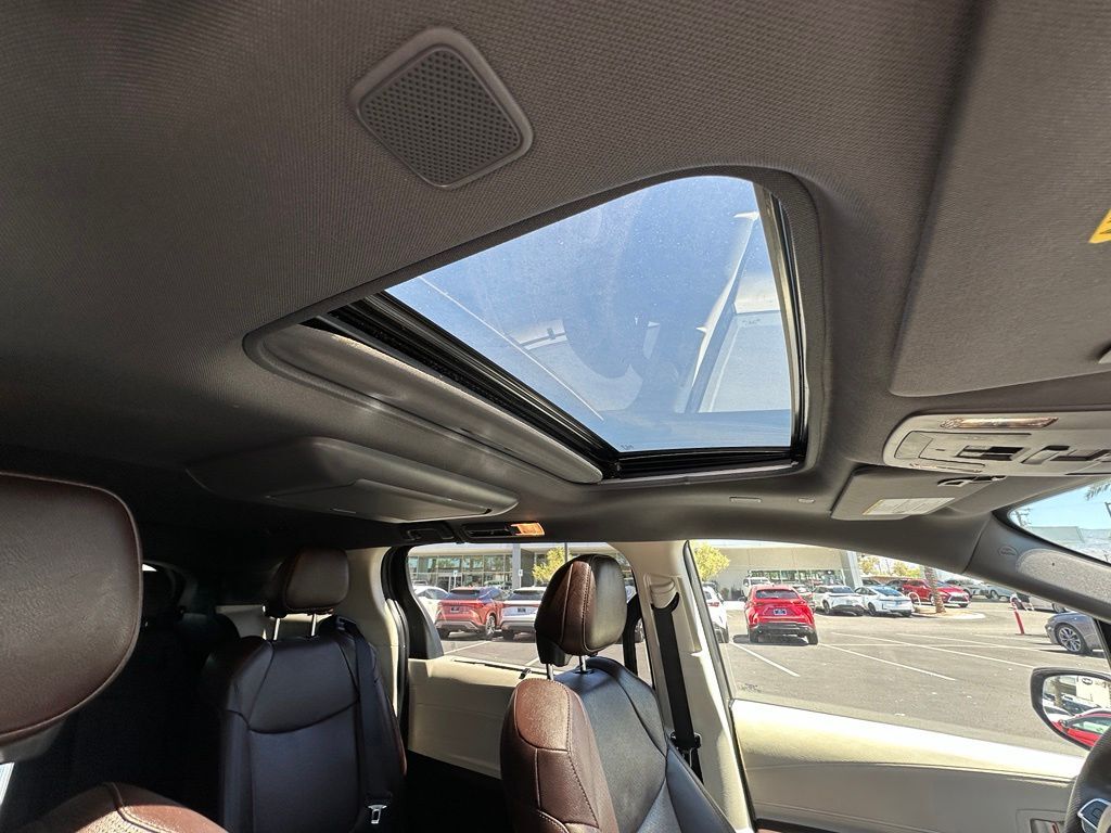 2023 Toyota Sienna Platinum Tucson AZ