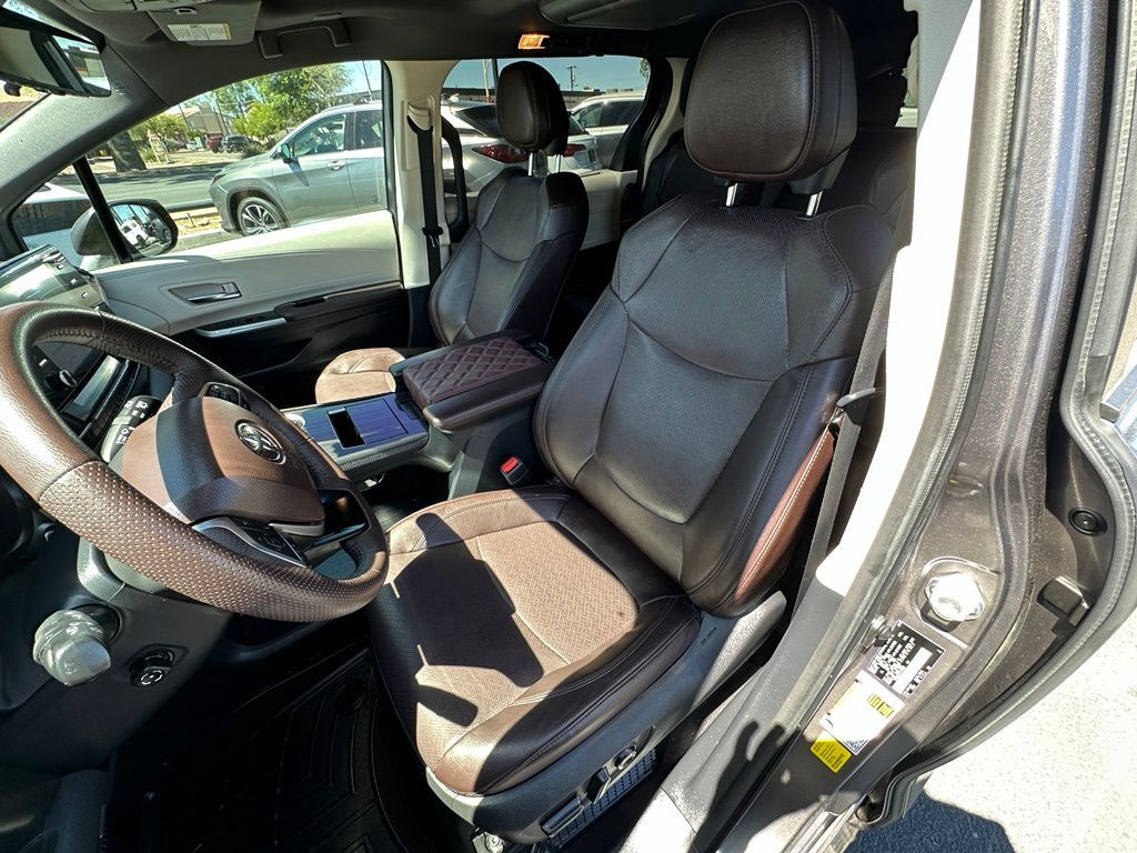2023 Toyota Sienna Platinum Tucson AZ