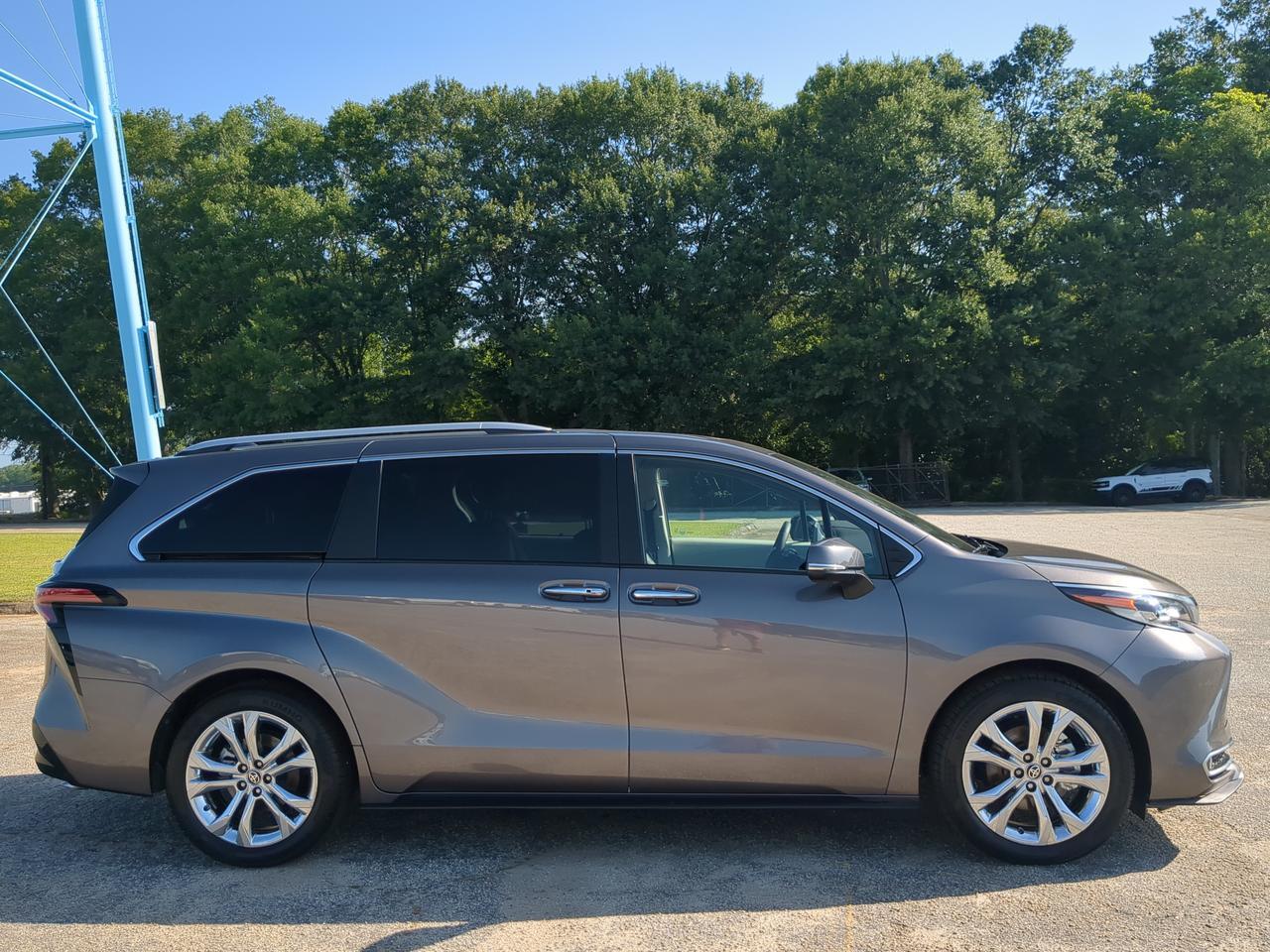2023 Toyota Sienna Platinum