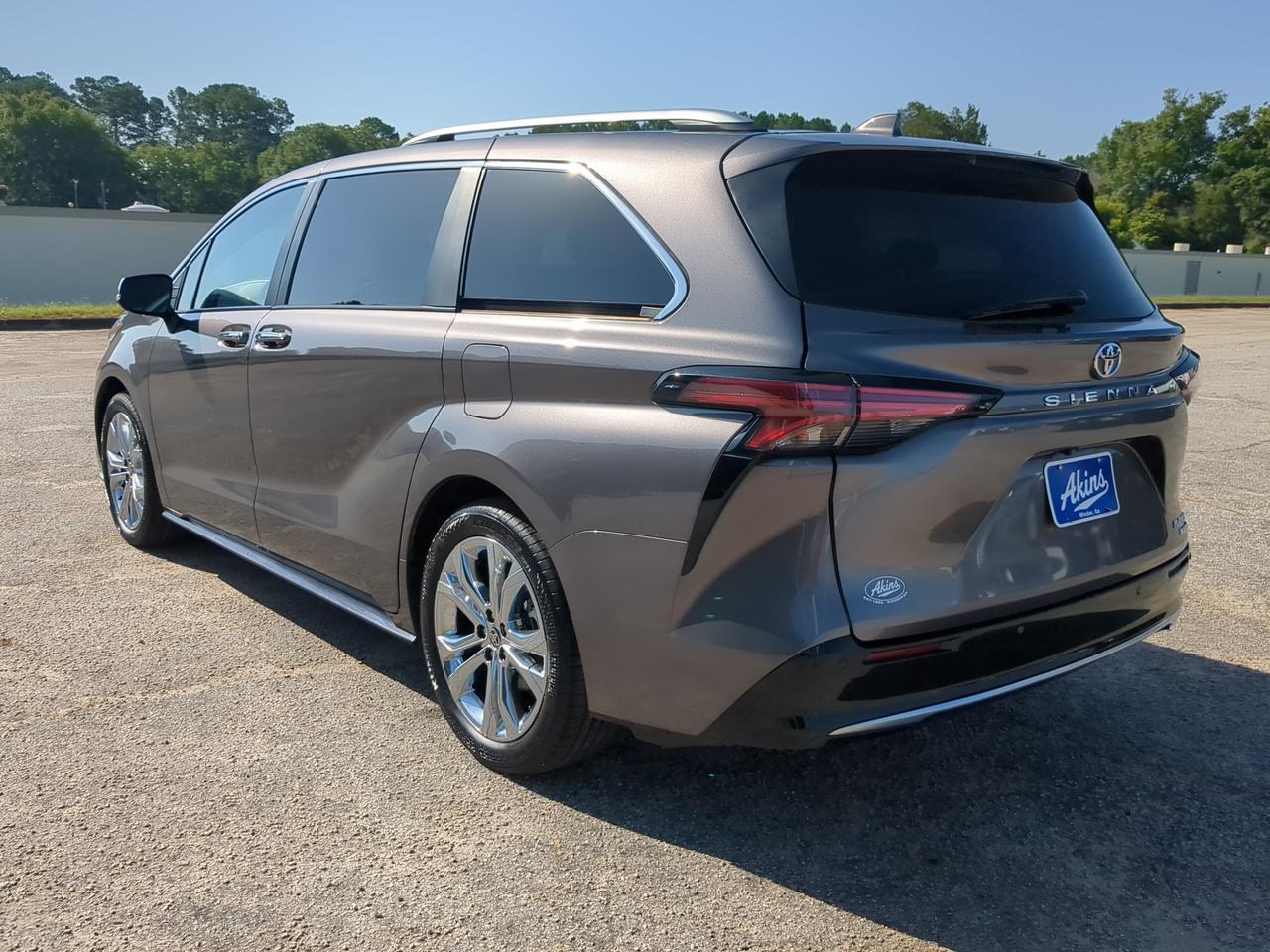 2023 Toyota Sienna Platinum Winder GA