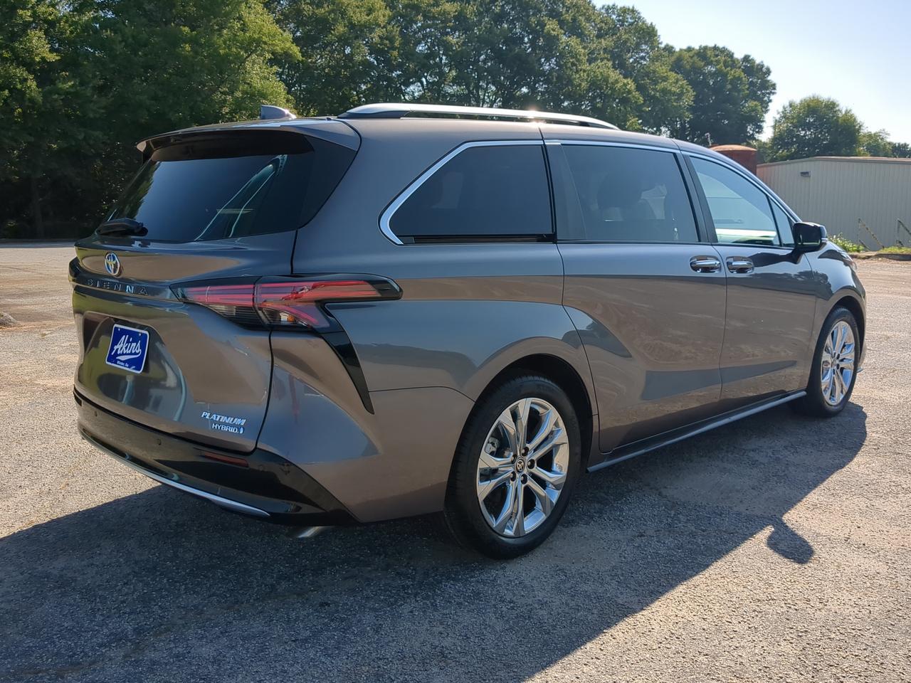 2023 Toyota Sienna Platinum Winder GA