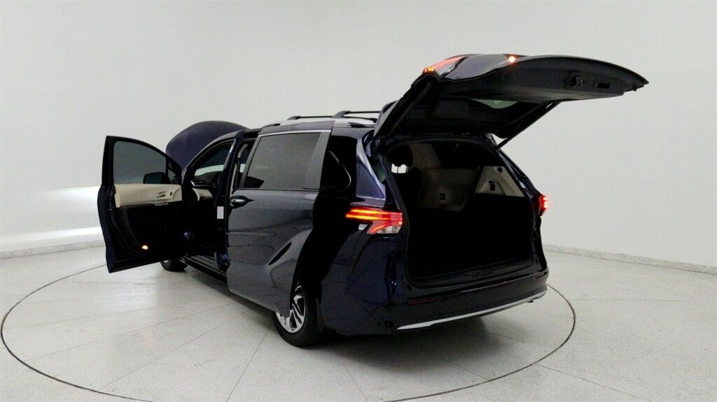 2023 Toyota Sienna Platinum Laurel MD