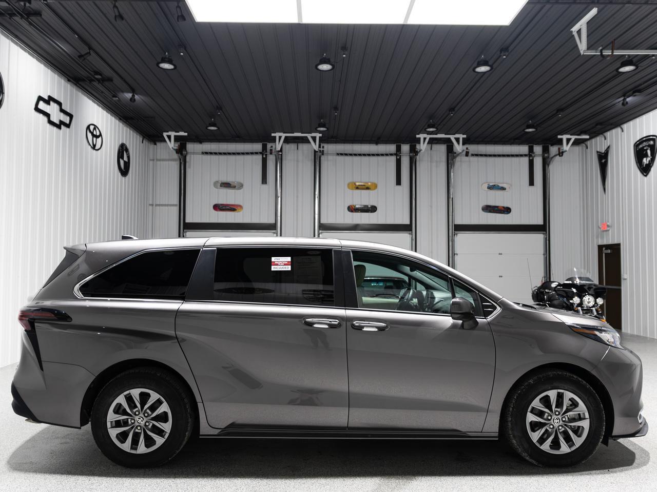 2023 Toyota Sienna XLE 7-Passenger Hybrid Cranberry PA