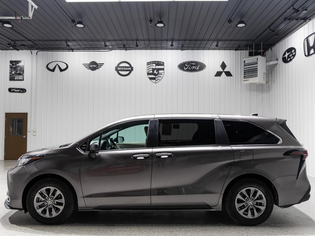 2023 Toyota Sienna XLE 7-Passenger Hybrid Cranberry PA