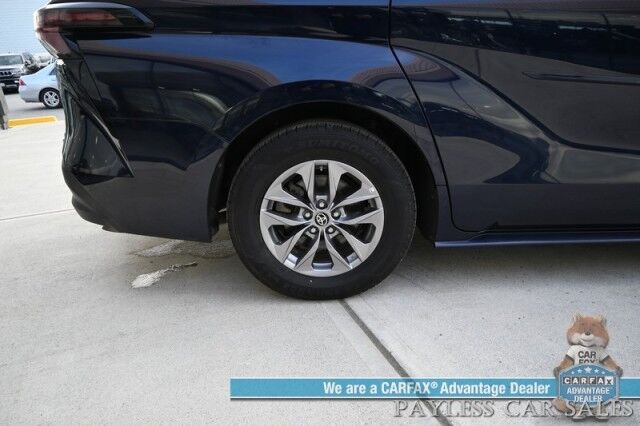 2023 Toyota Sienna XLE / AWD / Hybrid / Power & Heated Leather Seats / Sunroof / Adaptive Cruise / Lane Departure & Blind Spot / Rear Captain Chairs / 3rd Row / Seats 7 / Apple CarPlay & Android Auto / Back Up Camera / 36 MPG / 1-Owner Anchorage AK