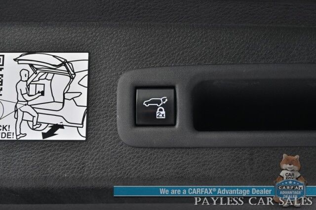 2023 Toyota Sienna XLE / AWD / Hybrid / Power & Heated Leather Seats / Sunroof / Adaptive Cruise / Lane Departure & Blind Spot / Rear Captain Chairs / 3rd Row / Seats 7 / Apple CarPlay & Android Auto / Back Up Camera / 36 MPG / 1-Owner Anchorage AK