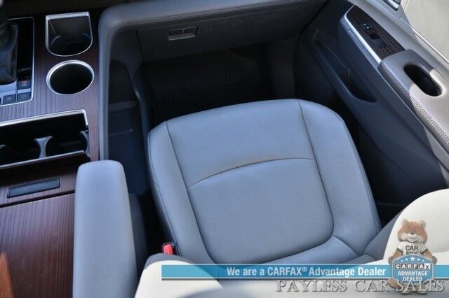 2023 Toyota Sienna XLE / AWD / Hybrid / Power & Heated Leather Seats / Sunroof / Adaptive Cruise / Lane Departure & Blind Spot / Rear Captain Chairs / 3rd Row / Seats 7 / Apple CarPlay & Android Auto / Back Up Camera / 36 MPG / 1-Owner Anchorage AK
