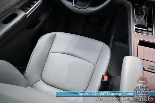 2023 Toyota Sienna XLE / AWD / Hybrid / Power & Heated Leather Seats / Sunroof / Adaptive Cruise / Lane Departure & Blind Spot / Rear Captain Chairs / 3rd Row / Seats 7 / Apple CarPlay & Android Auto / Back Up Camera / 36 MPG / 1-Owner Anchorage AK