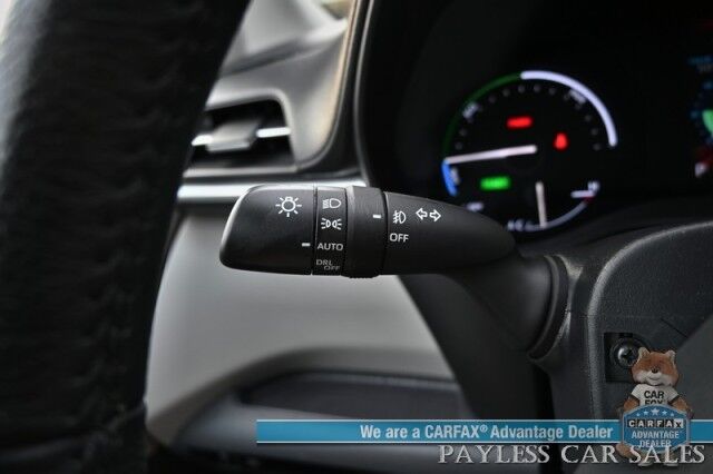 2023 Toyota Sienna XLE / AWD / Hybrid / Power & Heated Leather Seats / Sunroof / Adaptive Cruise / Lane Departure & Blind Spot / Rear Captain Chairs / 3rd Row / Seats 7 / Apple CarPlay & Android Auto / Back Up Camera / 36 MPG / 1-Owner Anchorage AK