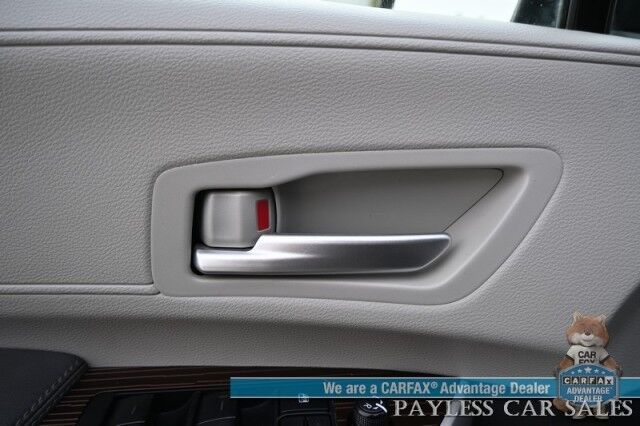 2023 Toyota Sienna XLE / AWD / Hybrid / Power & Heated Leather Seats / Sunroof / Adaptive Cruise / Lane Departure & Blind Spot / Rear Captain Chairs / 3rd Row / Seats 7 / Apple CarPlay & Android Auto / Back Up Camera / 36 MPG / 1-Owner Anchorage AK