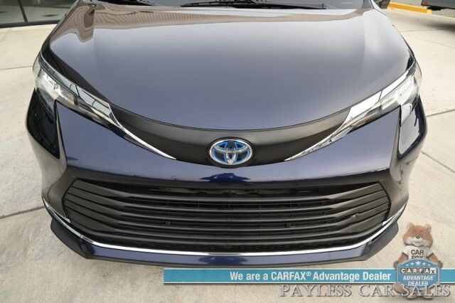 2023 Toyota Sienna XLE / AWD / Hybrid / Power & Heated Leather Seats / Sunroof / Adaptive Cruise / Lane Departure & Blind Spot / Rear Captain Chairs / 3rd Row / Seats 7 / Apple CarPlay & Android Auto / Back Up Camera / 36 MPG / 1-Owner Anchorage AK