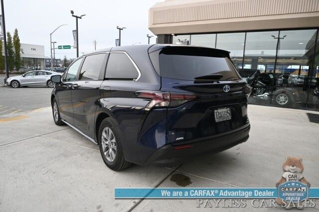 2023 Toyota Sienna XLE / AWD / Hybrid / Power & Heated Leather Seats / Sunroof / Adaptive Cruise / Lane Departure & Blind Spot / Rear Captain Chairs / 3rd Row / Seats 7 / Apple CarPlay & Android Auto / Back Up Camera / 36 MPG / 1-Owner Anchorage AK