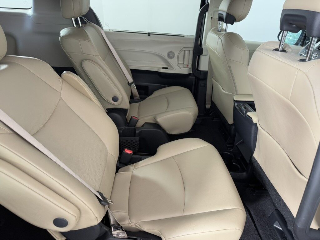 2023 Toyota Sienna XLE AWD Maumee OH