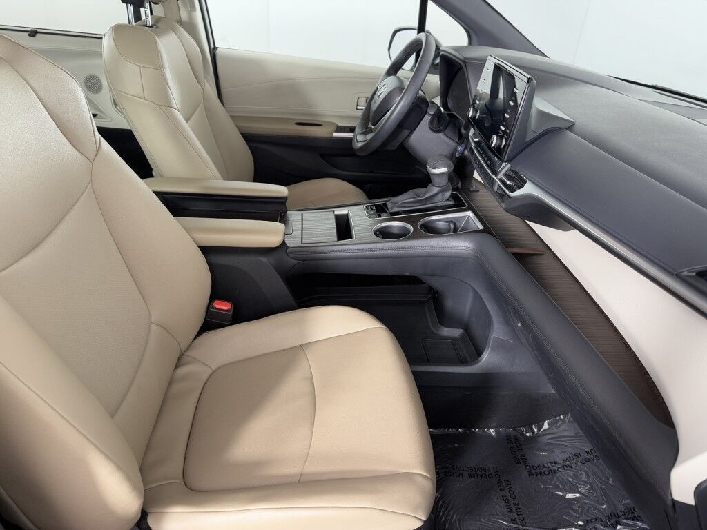 2023 Toyota Sienna XLE AWD Maumee OH