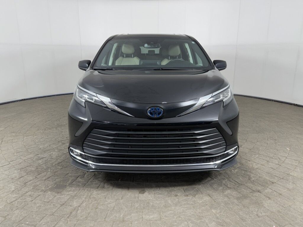 2023 Toyota Sienna XLE AWD Maumee OH