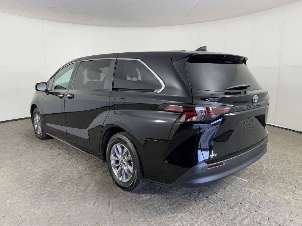 2023 Toyota Sienna XLE AWD Maumee OH