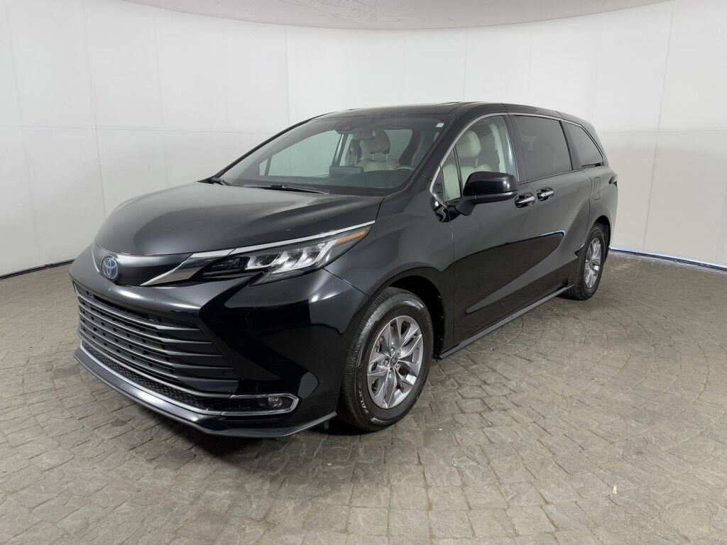 2023 Toyota Sienna XLE AWD Maumee OH