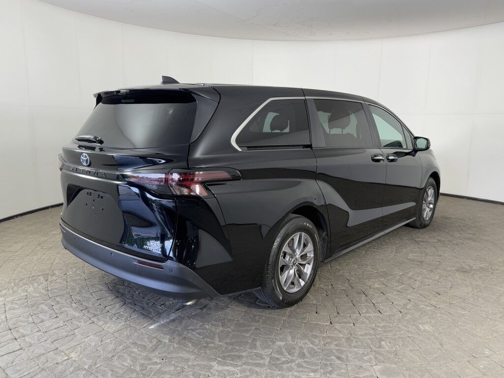 2023 Toyota Sienna XLE AWD Maumee OH