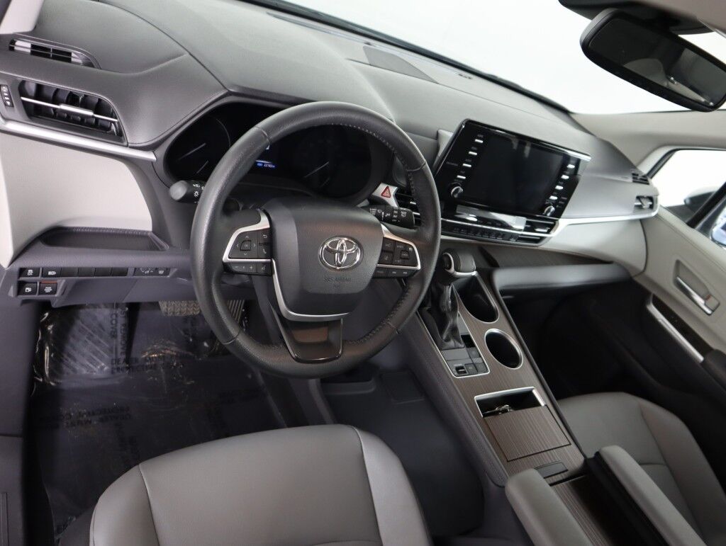 2023 Toyota Sienna XLE AWD Maumee OH