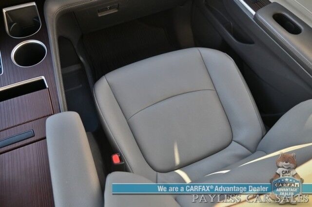 2023 Toyota Sienna XLE / AWD / Power & Heated Leather Seats / Sunroof / Adaptive Cruise / Lane Depart & Blind Spot Alert / Rear Captain Chairs / 3rd Row / Seats 7 / Apple CarPlay & Android Auto / Back Up Camera / 36 MPG / 1-Owner Anchorage AK