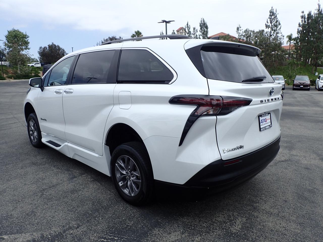 2023 Toyota Sienna XLE+ Anaheim CA