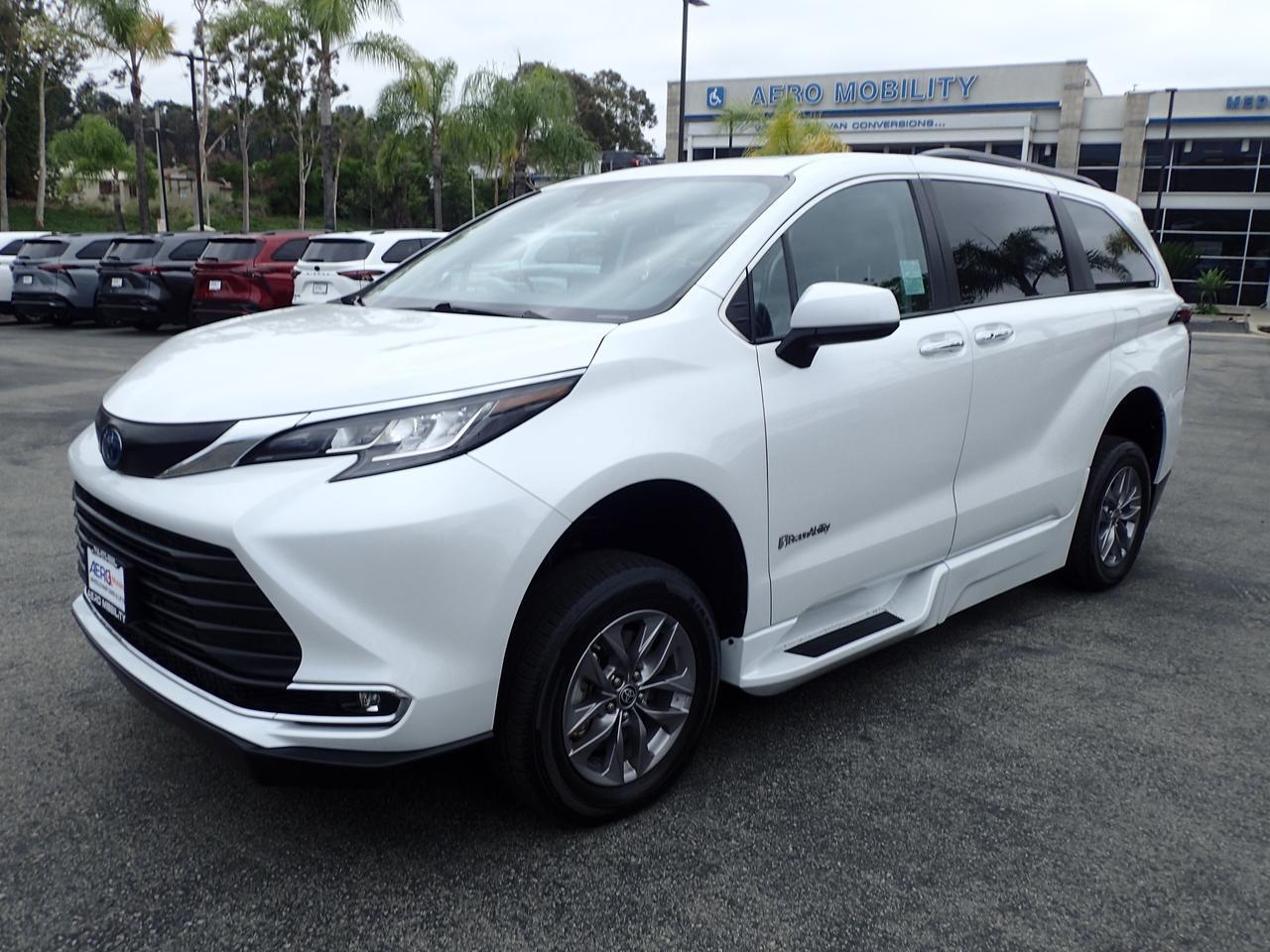 2023 Toyota Sienna XLE+