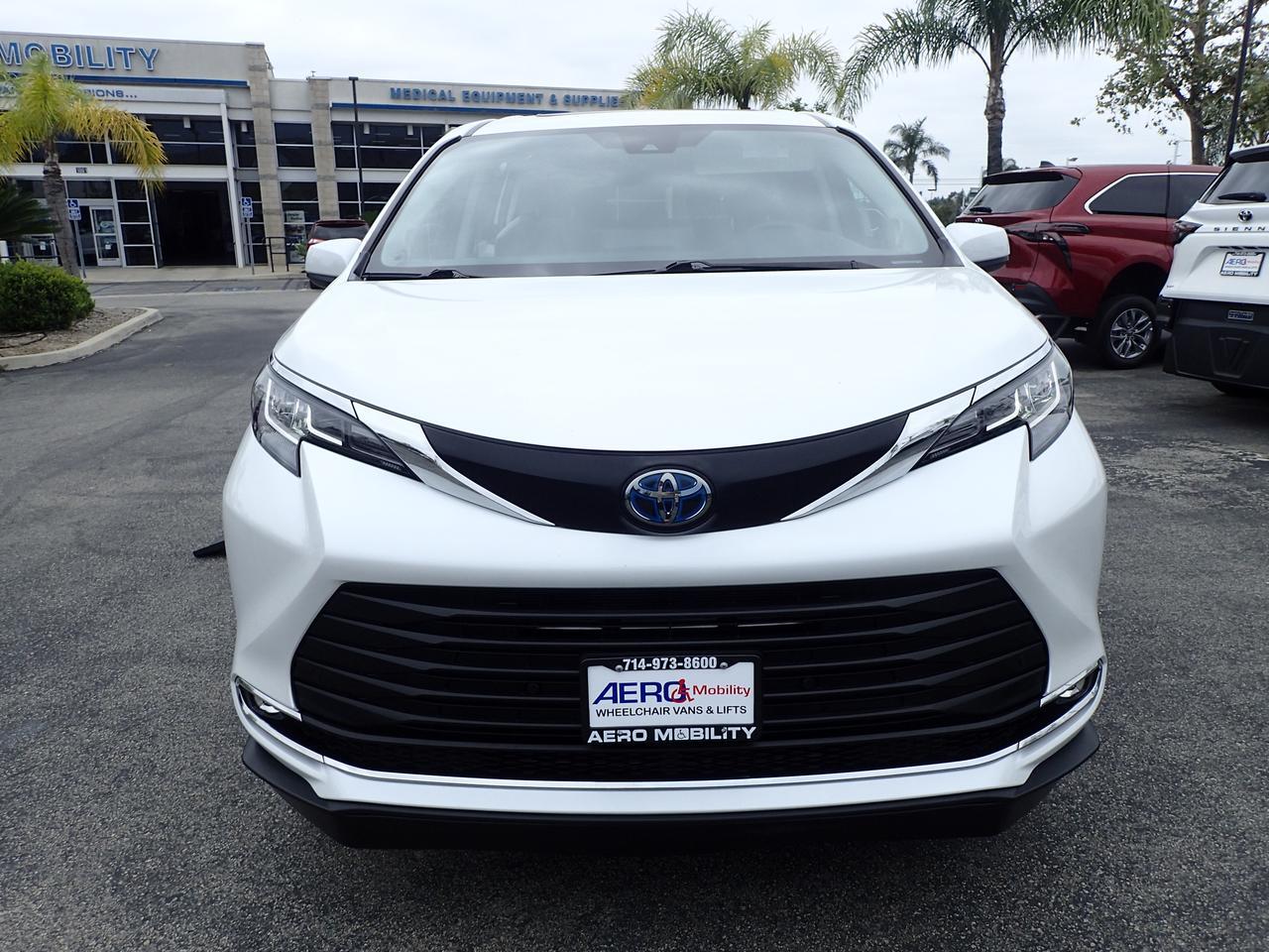2023 Toyota Sienna XLE+