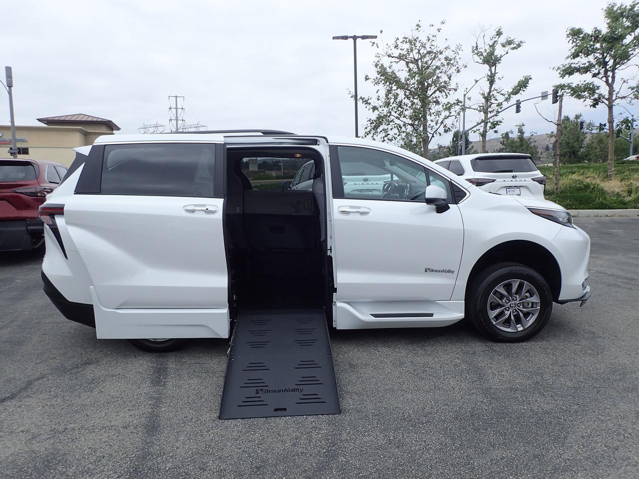 2023 Toyota Sienna XLE+ Anaheim CA