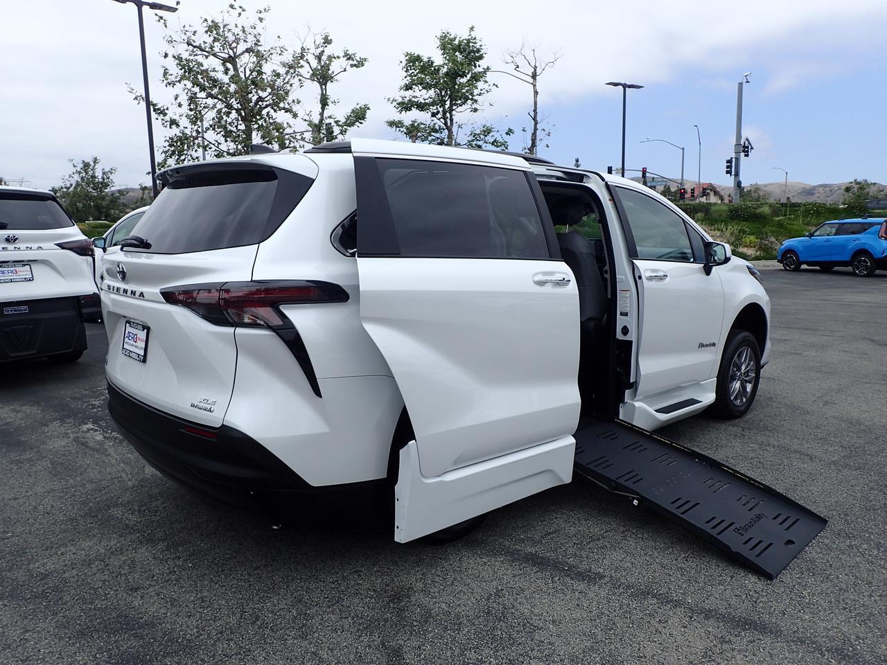2023 Toyota Sienna XLE+ Anaheim CA