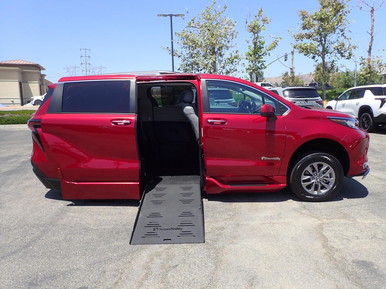 2023 Toyota Sienna XLE+ Anaheim CA