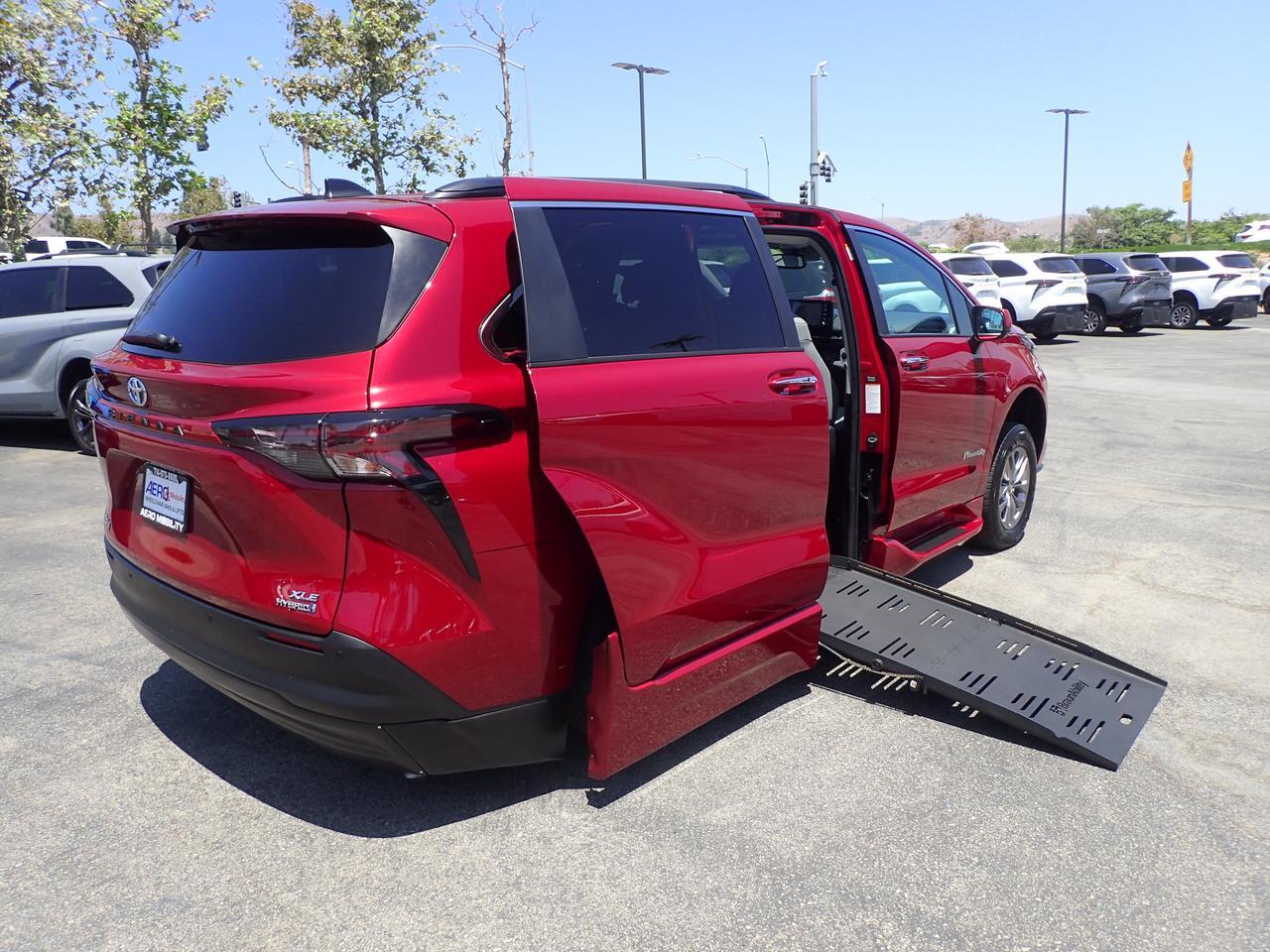 2023 Toyota Sienna XLE+ Anaheim CA