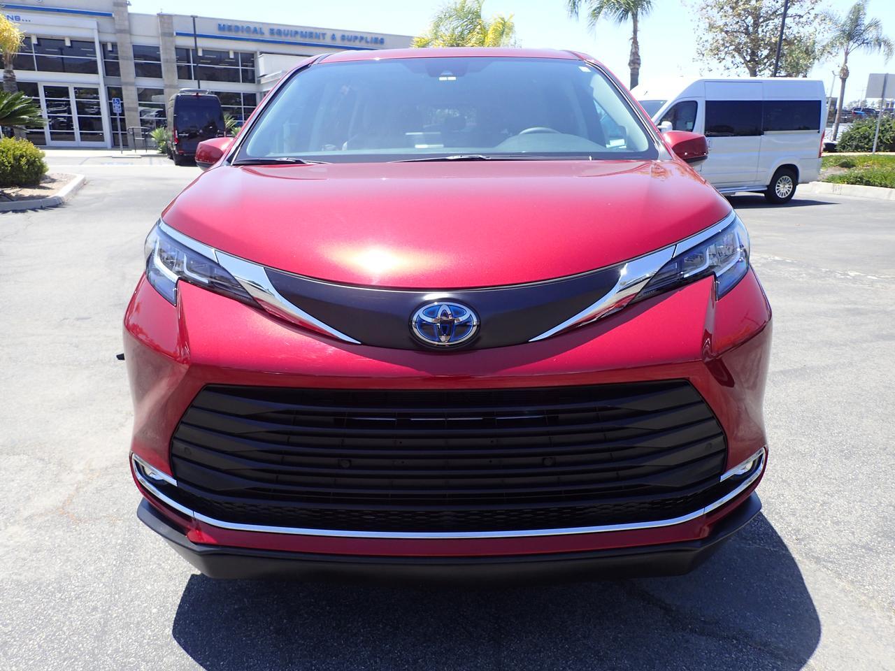 2023 Toyota Sienna XLE+