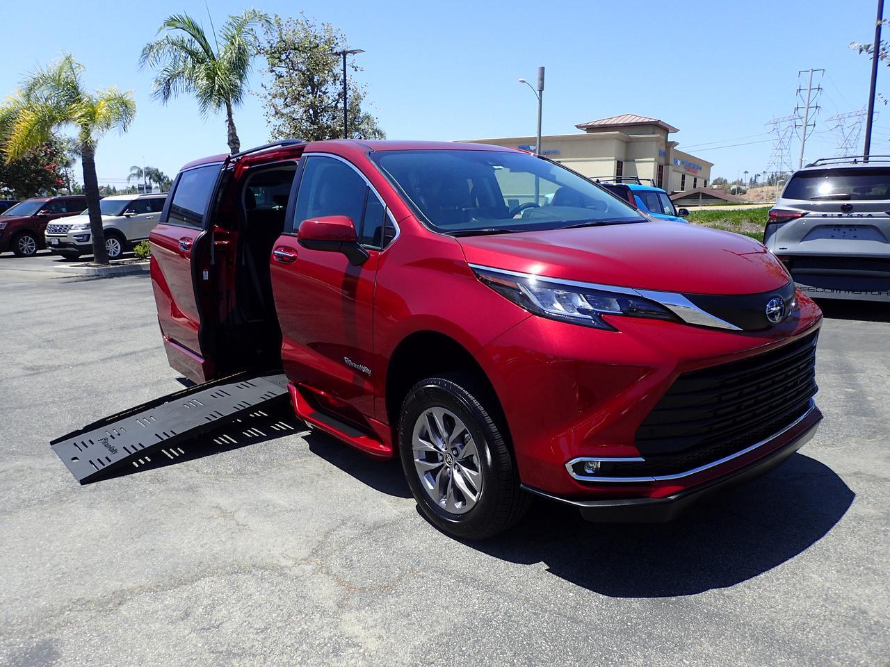 2023 Toyota Sienna XLE+