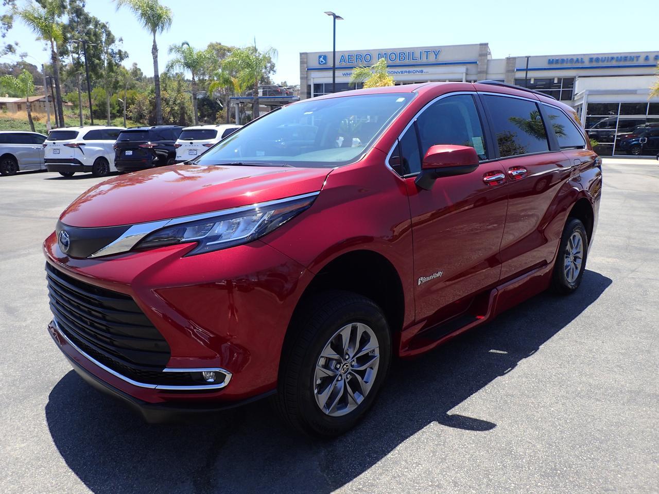 2023 Toyota Sienna XLE+