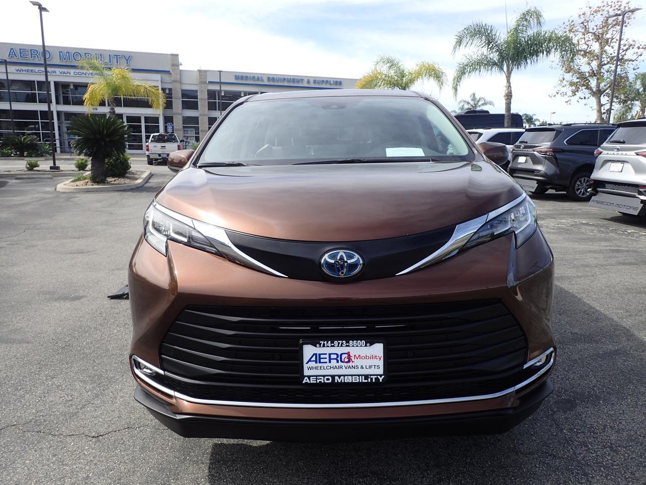 2023 Toyota Sienna XLE