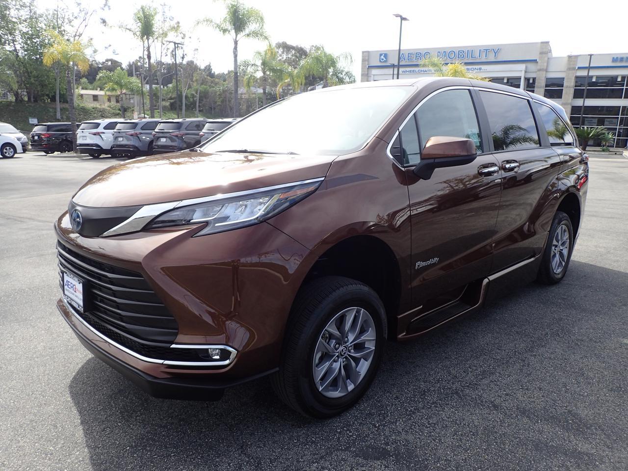 2023 Toyota Sienna XLE