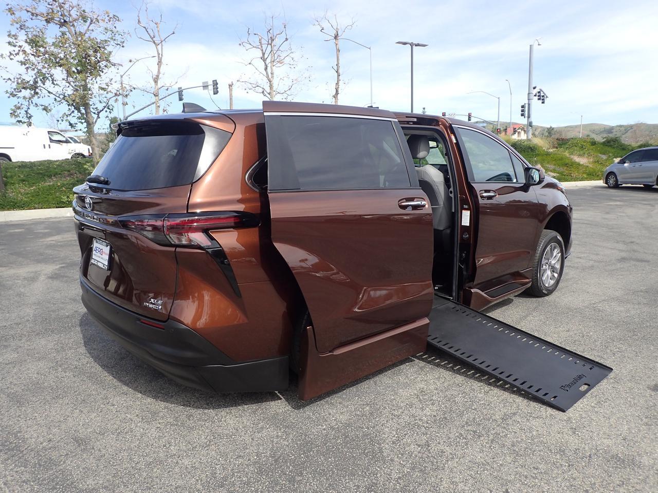 2023 Toyota Sienna XLE Anaheim CA