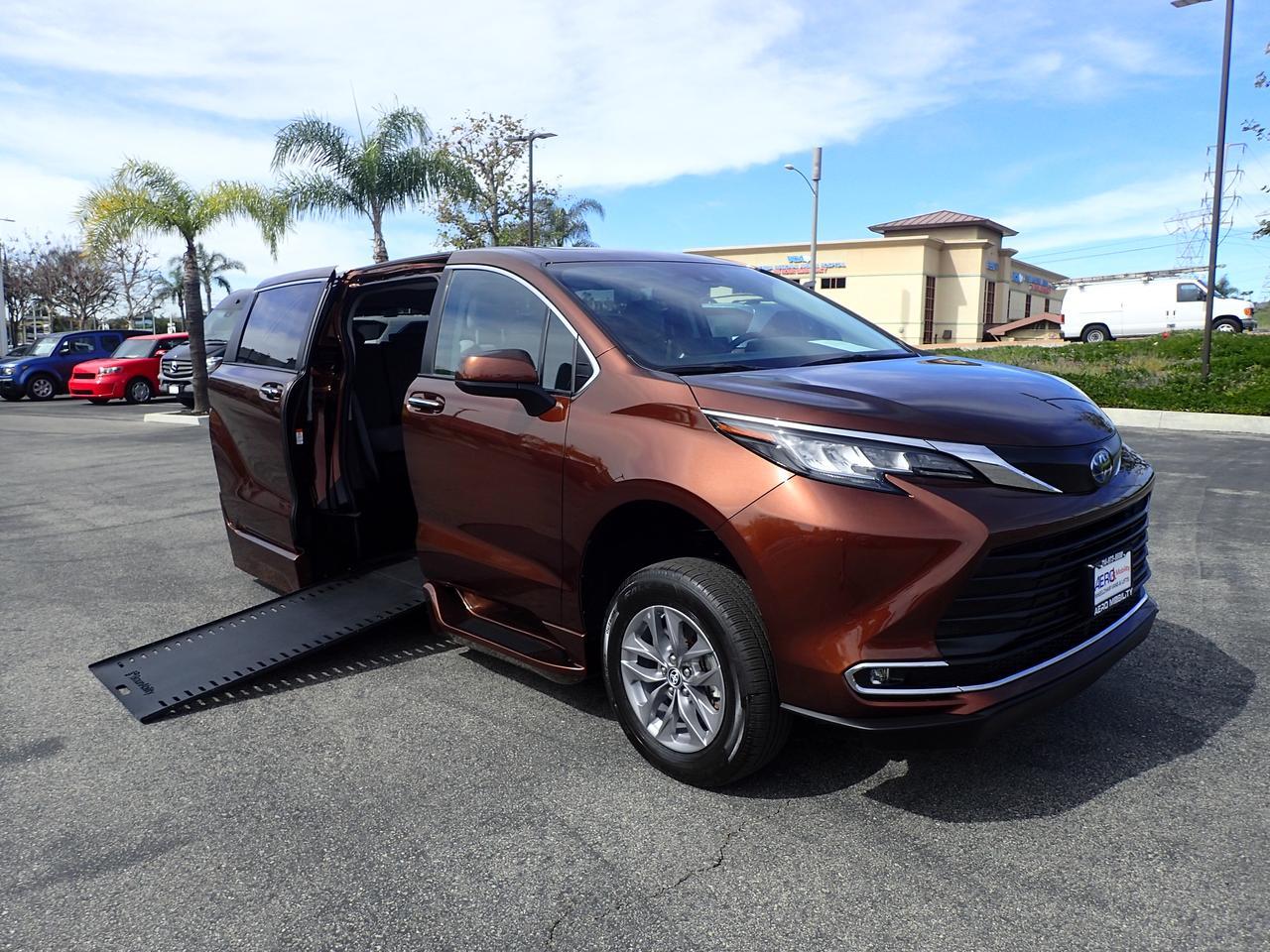 2023 Toyota Sienna XLE