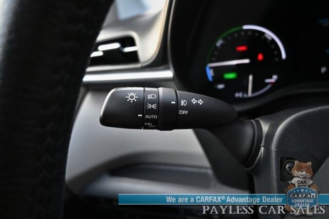 2023 Toyota Sienna XLE Hybrid / AWD / Power & Heated Leather Seats / Sunroof / Adaptive Cruise / Lane Depart & Blind Spot Alert / Apple CarPlay & Android Auto / Back Up Camera / Rear Captain Chairs / 3rd Row / 36 MPG / 1-Owner Anchorage AK