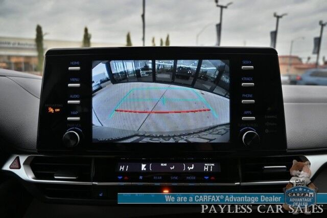 2023 Toyota Sienna XLE Hybrid / AWD / Power & Heated Leather Seats / Sunroof / Adaptive Cruise / Lane Depart & Blind Spot Alert / Apple CarPlay & Android Auto / Back Up Camera / Rear Captain Chairs / 3rd Row / 36 MPG / 1-Owner Anchorage AK