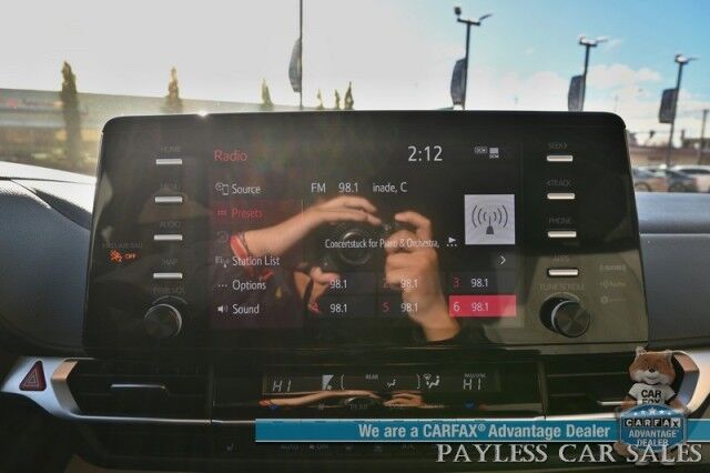 2023 Toyota Sienna XLE Hybrid / AWD / Power & Heated Leather Seats / Sunroof / Adaptive Cruise / Lane Depart & Blind Spot Alert / Apple CarPlay & Android Auto / Back Up Camera / Rear Captain Chairs / 3rd Row / 36 MPG / 1-Owner Anchorage AK