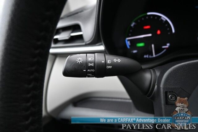 2023 Toyota Sienna XLE Hybrid / AWD / Power & Heated Leather Seats / Sunroof / Adaptive Cruise / Lane Depart & Blind Spot Alert / Apple CarPlay & Android Auto / Back Up Camera / Rear Captain Chairs / 3rd Row / 36 MPG / 1-Owner Anchorage AK