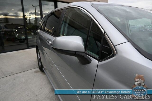 2023 Toyota Sienna XLE Hybrid / AWD / Power & Heated Leather Seats / Sunroof / Adaptive Cruise / Lane Depart & Blind Spot Alert / Rear Captain Chairs / 3rd Row / Apple CarPlay & Android Auto / Back Up Camera / 36 MPG / 1-Owner Anchorage AK