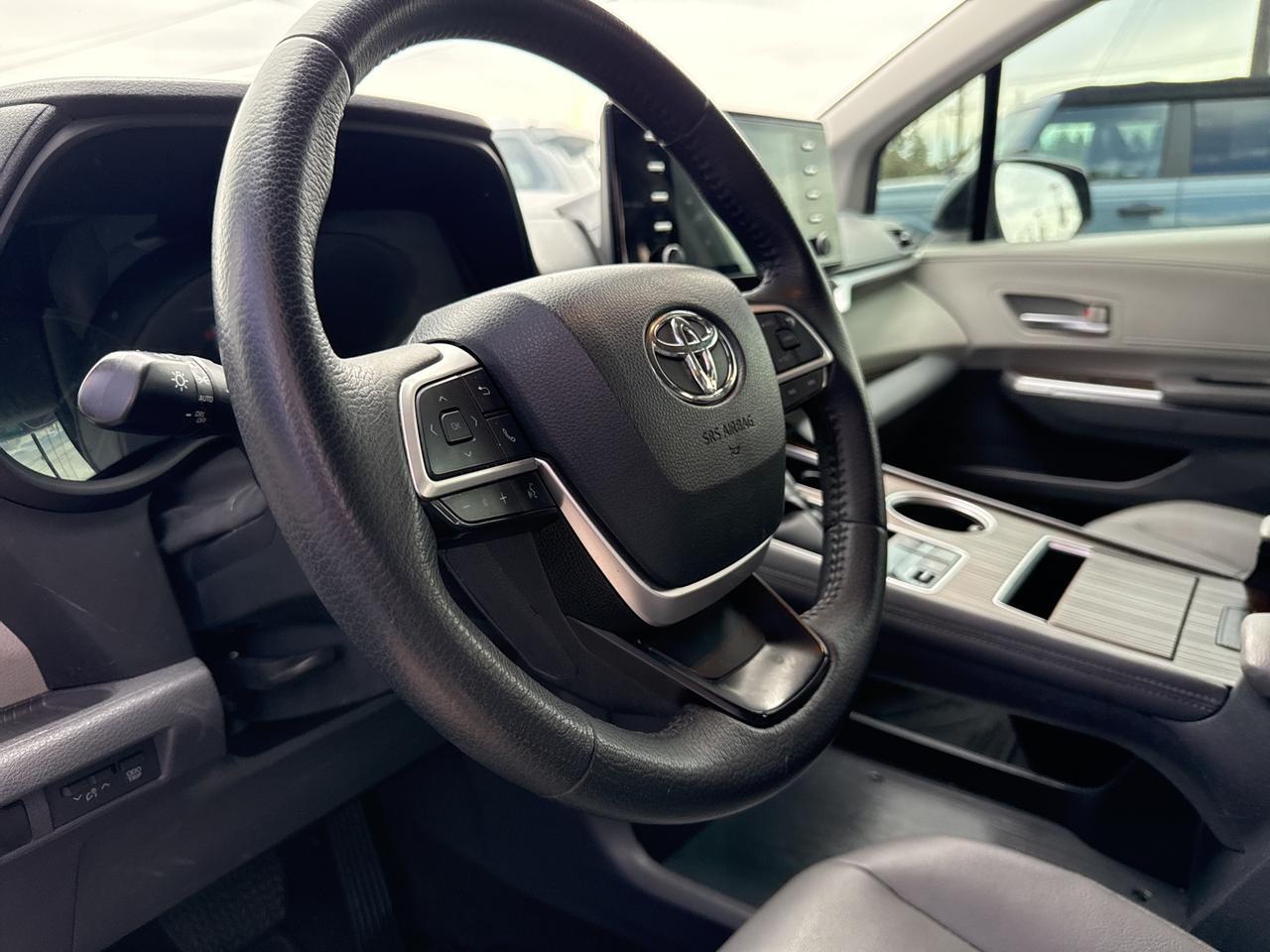 2023 Toyota Sienna XLE Bend OR