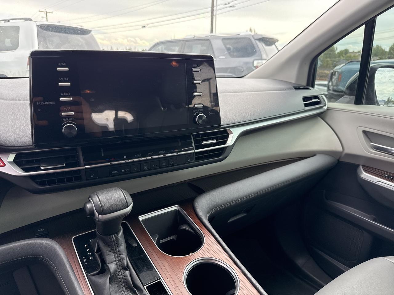 2023 Toyota Sienna XLE Bend OR