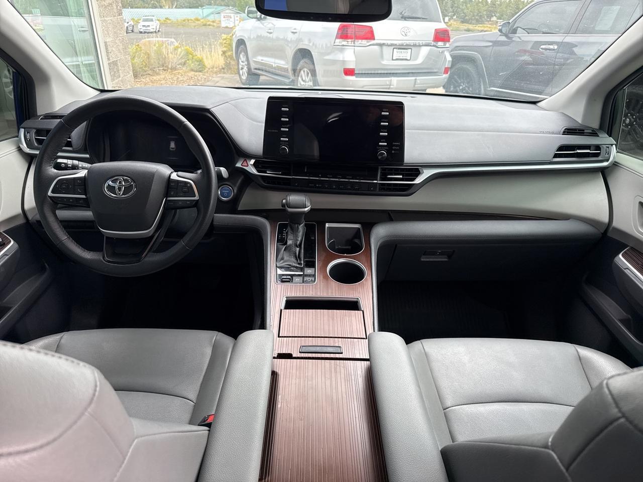 2023 Toyota Sienna XLE Bend OR