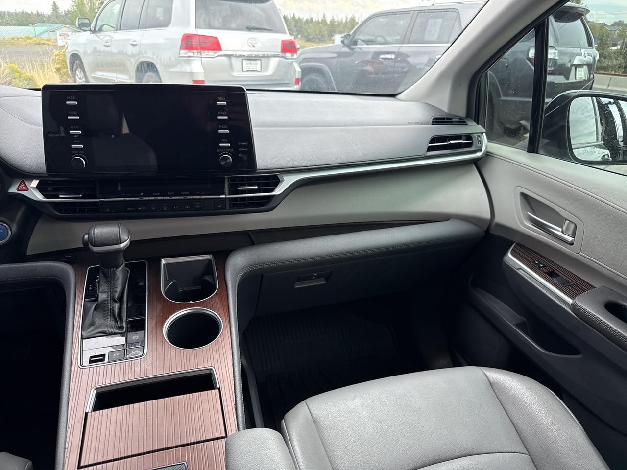 2023 Toyota Sienna XLE Bend OR