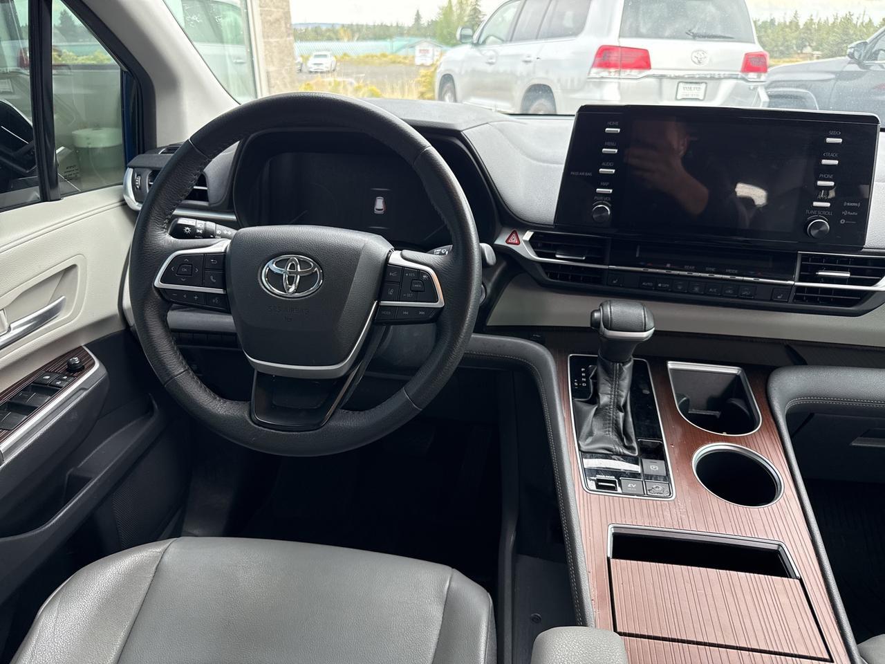 2023 Toyota Sienna XLE Bend OR