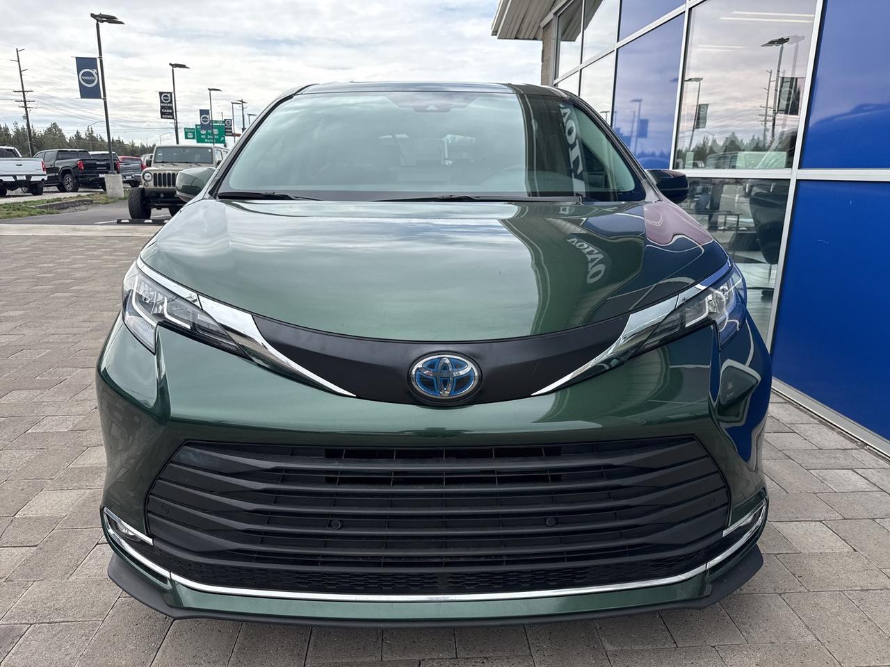 2023 Toyota Sienna XLE Bend OR