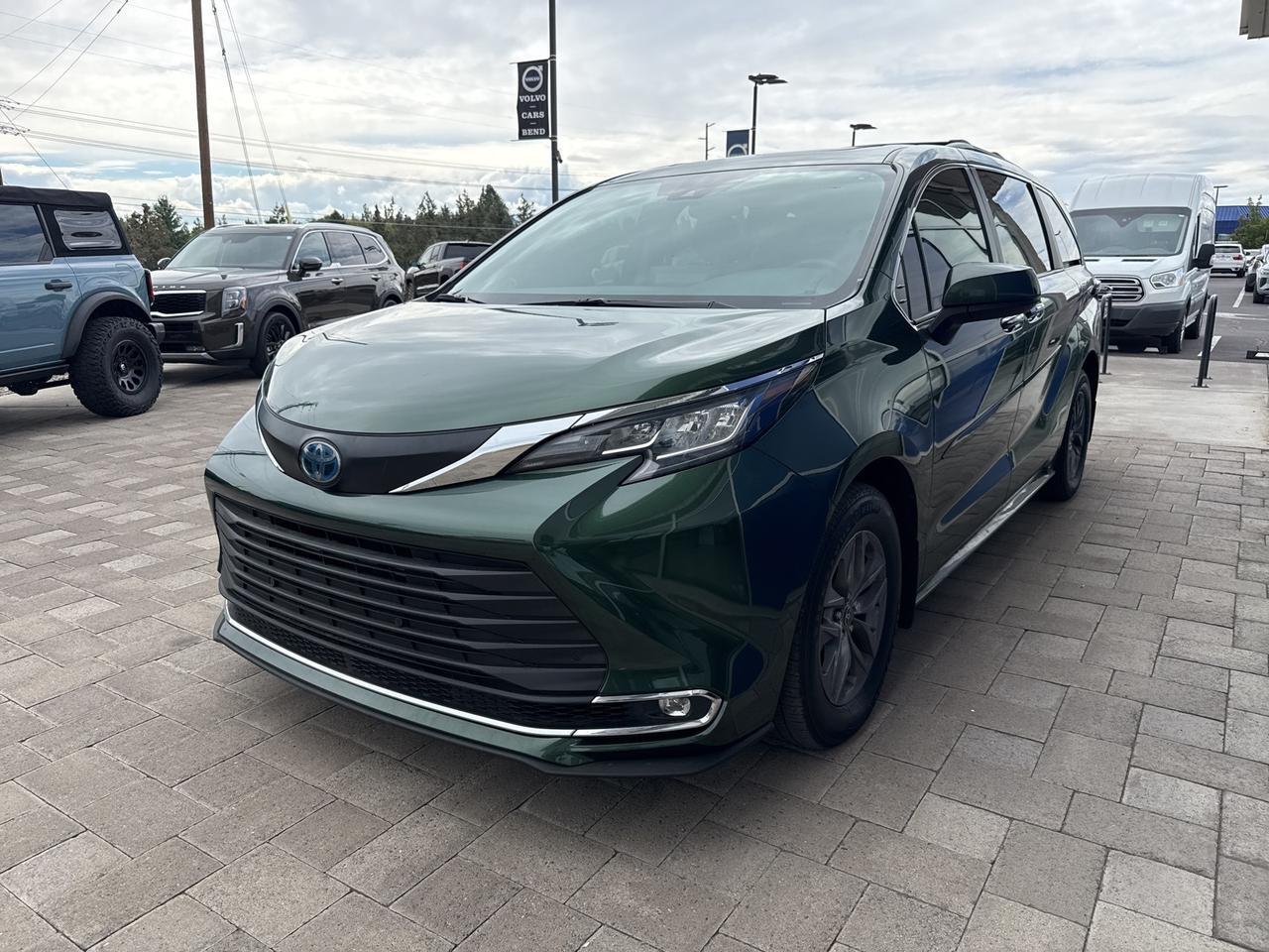 2023 Toyota Sienna XLE Bend OR